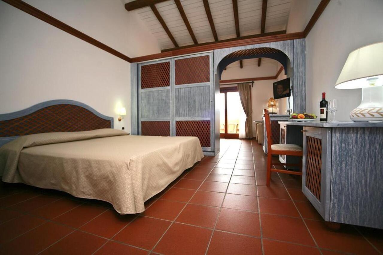 Hotel Palumbalza Porto Rotondo Habitación foto